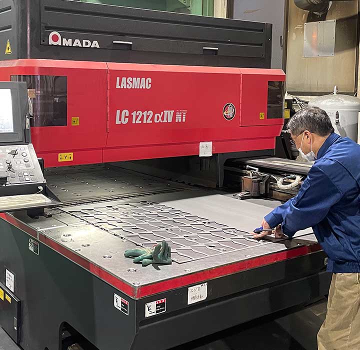 ヘラ絞りの大阪 青戸金属 主要設備